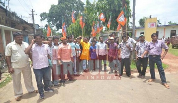Incessant rain over past few days have battered the city road: BJP staged road blockade, demands immediate renovation of roads Incessant rain over past few days have battered the city road: BJP staged road blockade, demands immediate renovation of roads